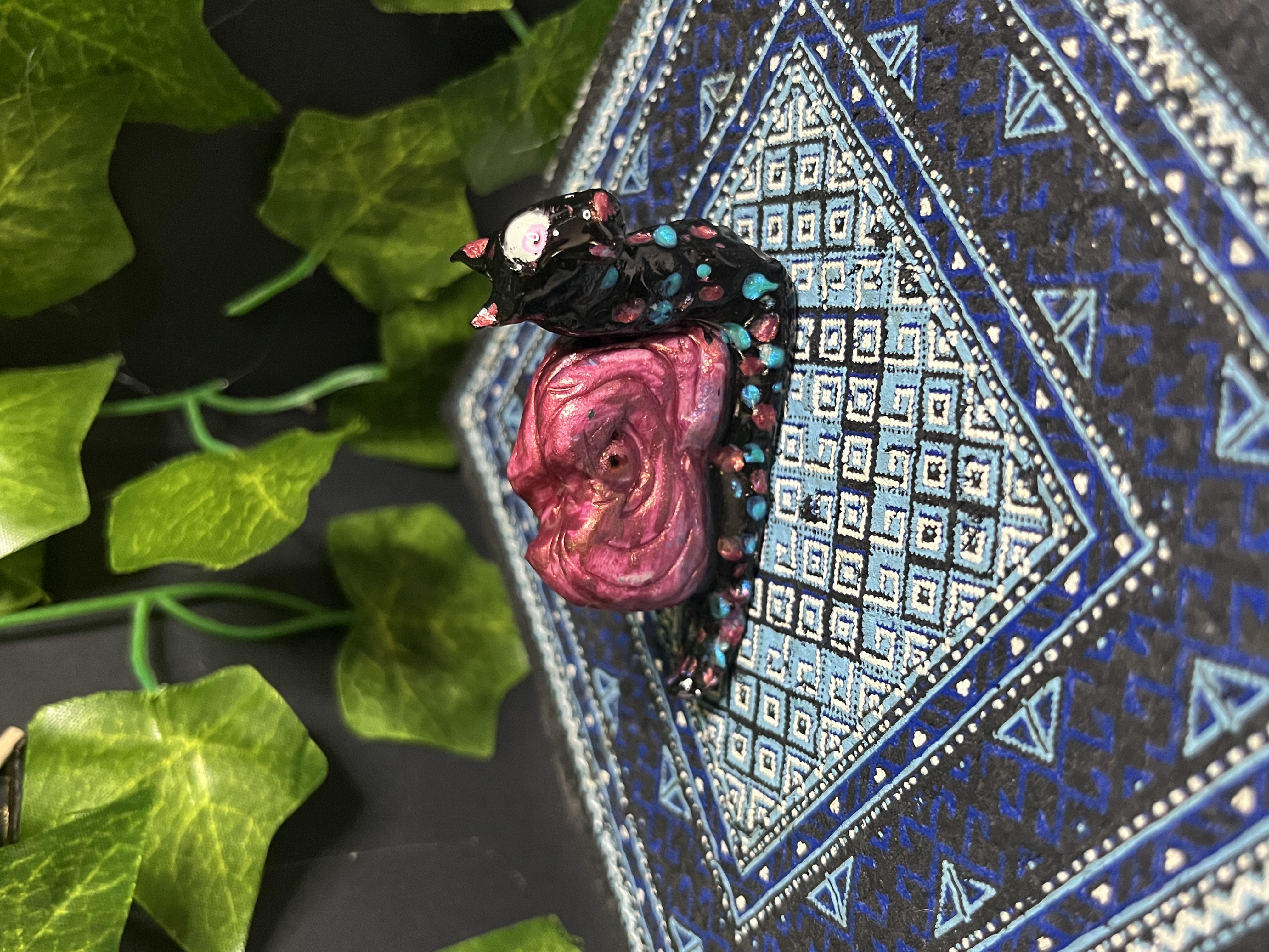 Red and Black Cat Snail Dab Tool Holder