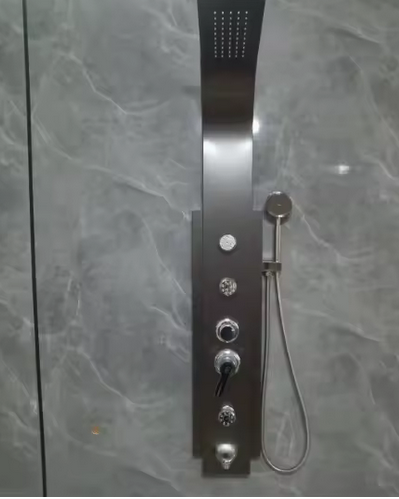 Colonnes de douche multifonction de diverses couleurs