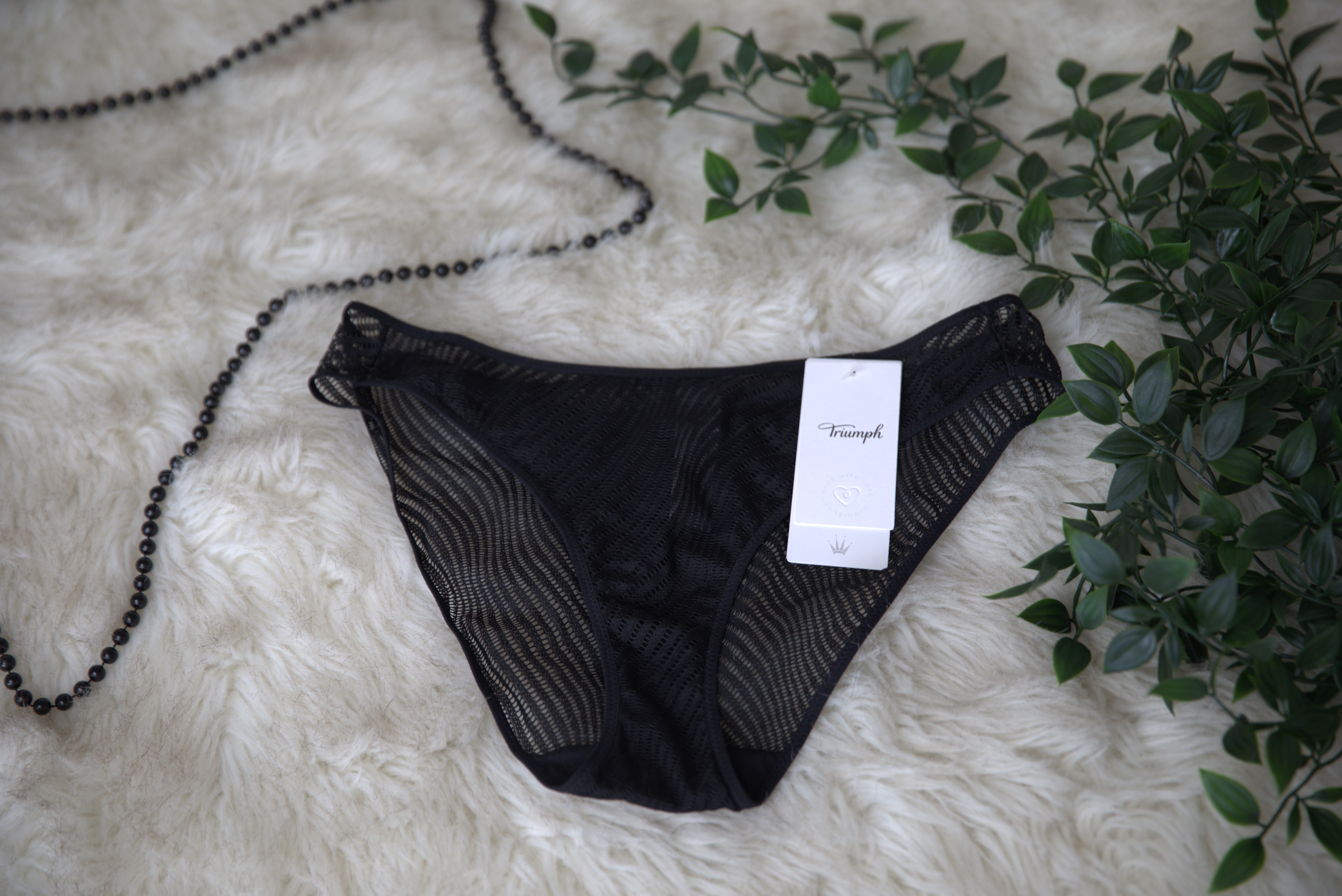 Juodos nėriniuotos kelnaitės Triumph Harmony Spotlight Tai01