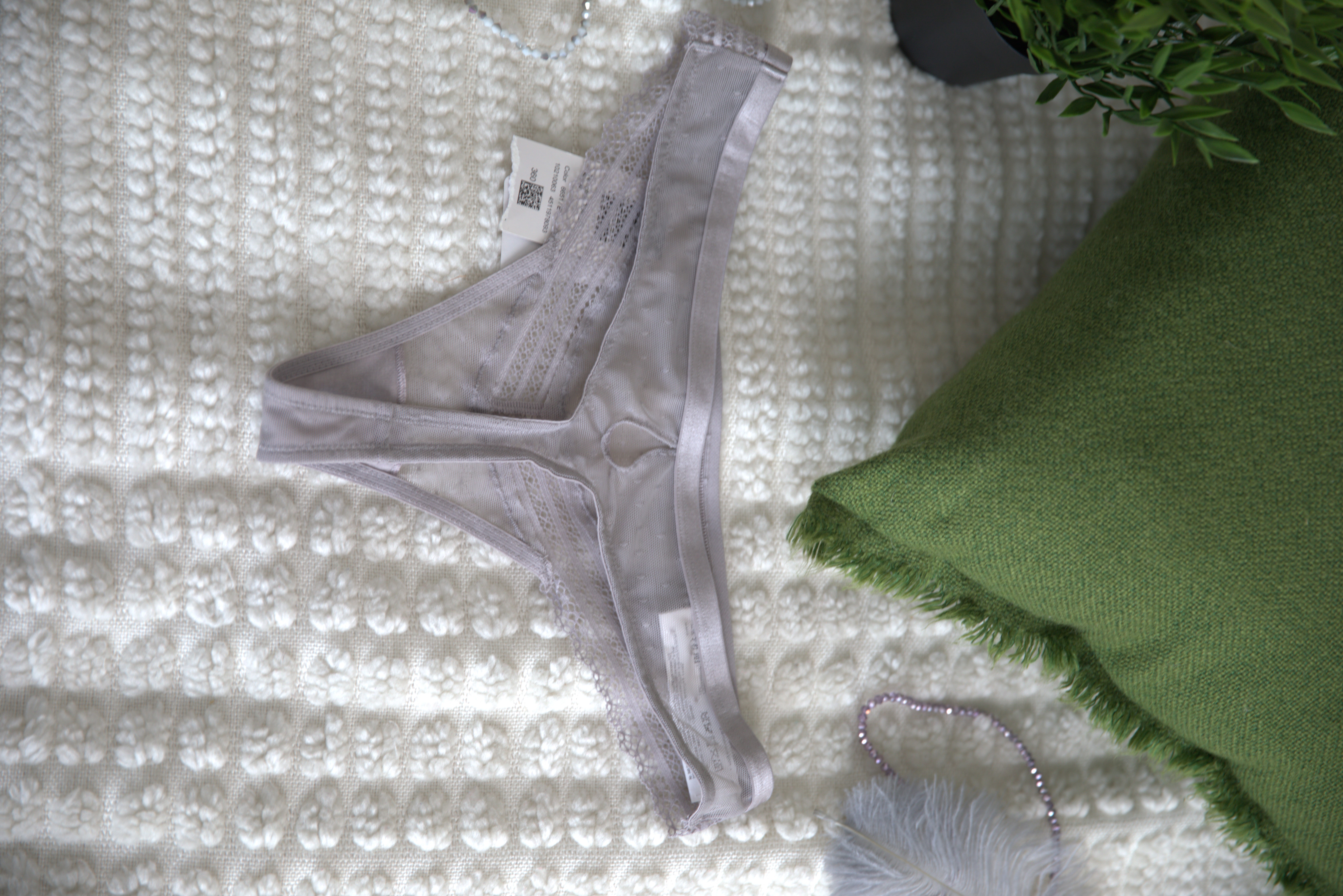 Moteriškos kelnaitės Triumph Tempting Tulle_01 String