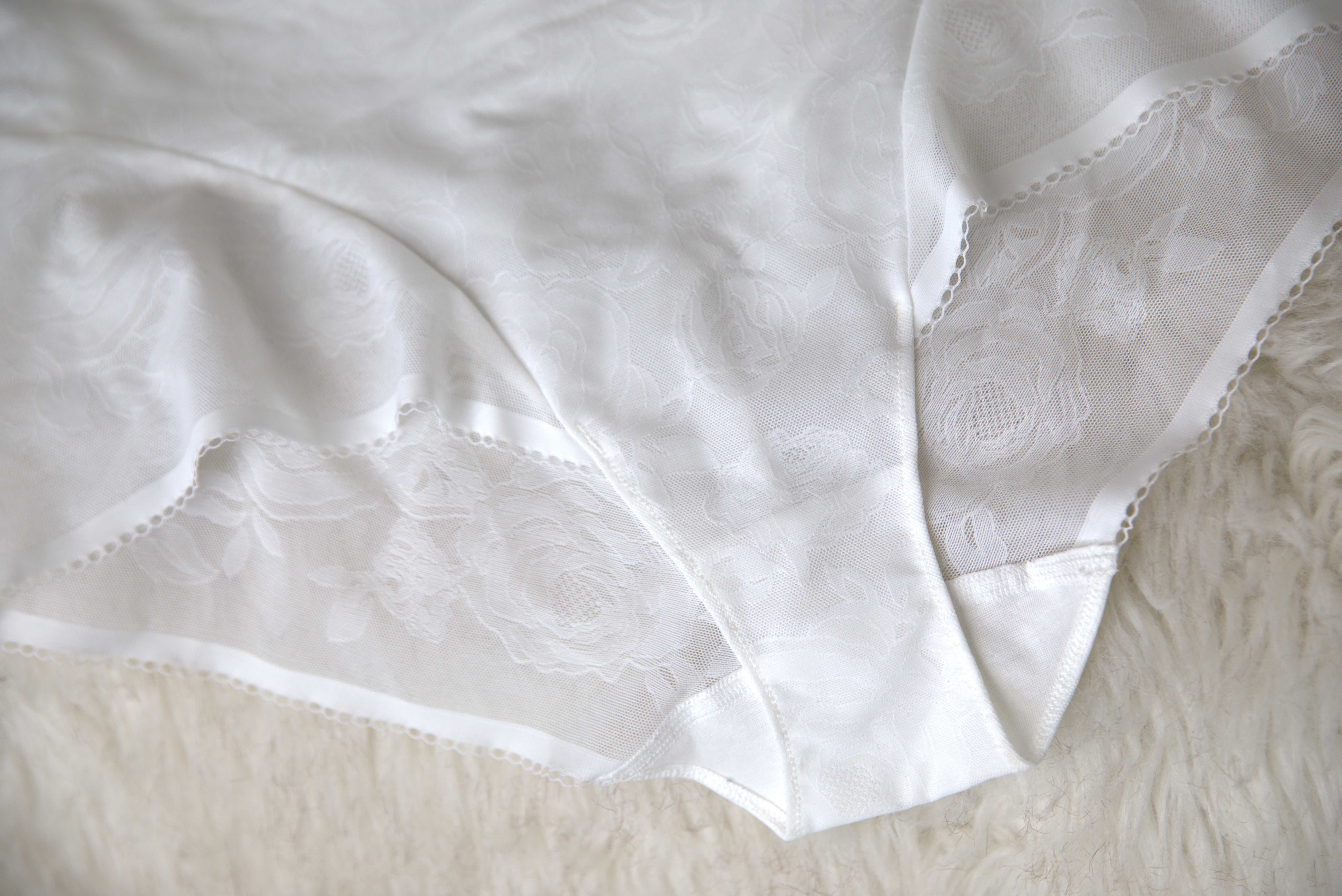 Balti moteriški apatiniai Triumph Wild Rose Sensation Highwaist Panty 