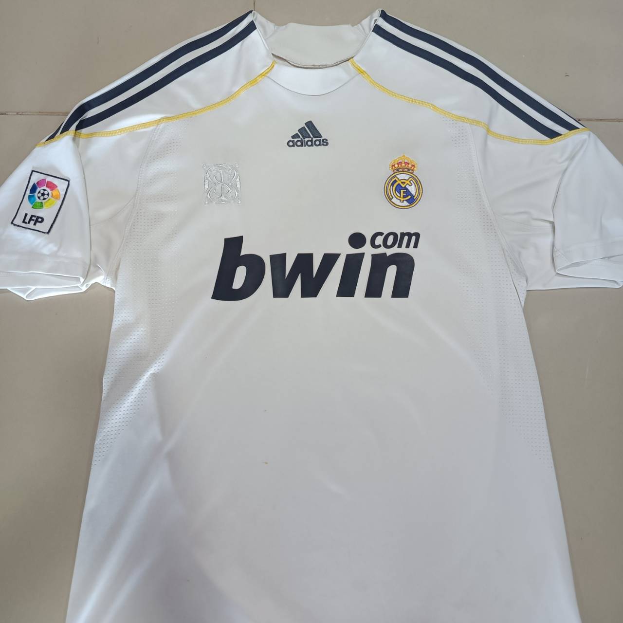 Adidas Real Madrid 2009/10 Home Jersey – White & Black – Size M/L – Authentic Vintage Football Shirt