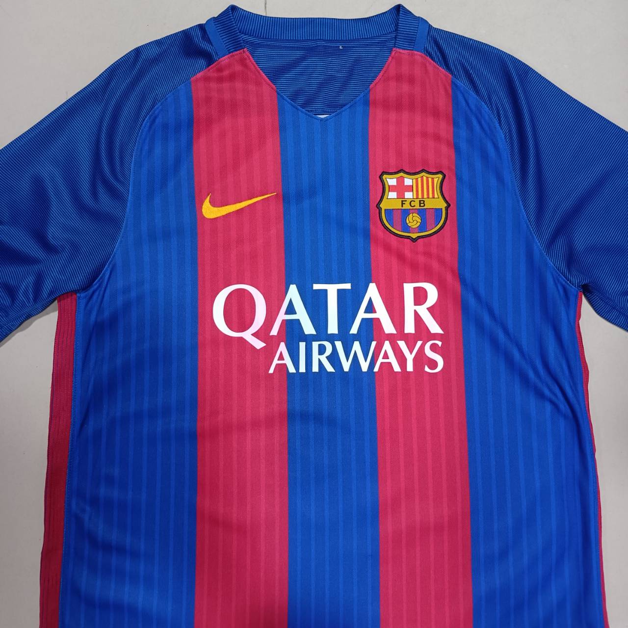 Nike FC Barcelona 2016/17 Home Jersey #10 Messi – Blue & Red – Size M – Football Shirt