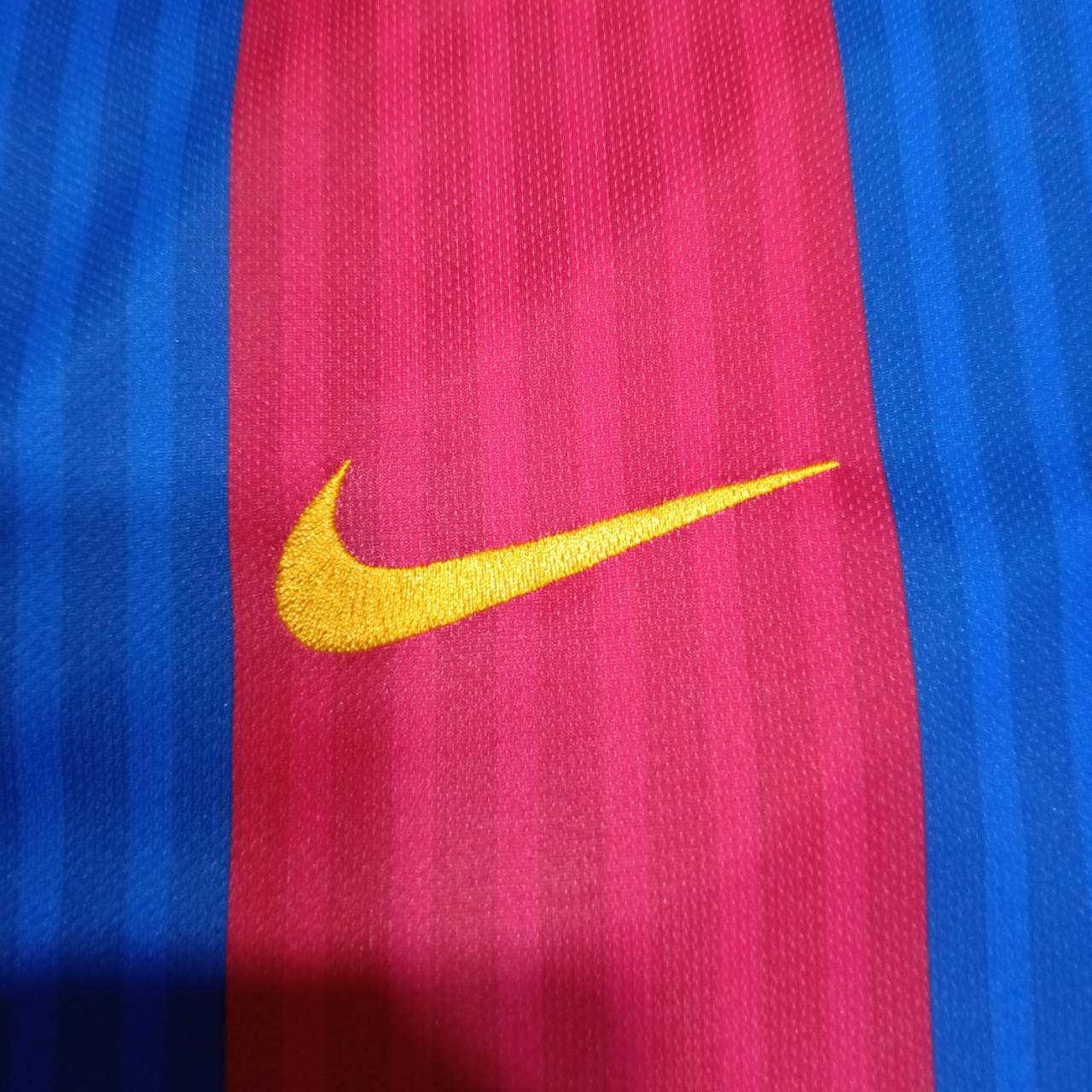 Nike FC Barcelona 2016/17 Home Jersey #10 Messi – Blue & Red – Size M – Football Shirt