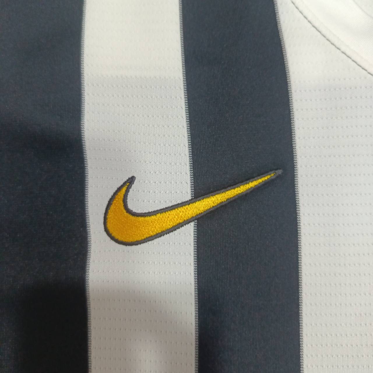 NIKE Juventus 2013-14 Nike home VIDAL#23 JERSEY football Shirt size XL black and white, second hand, very good condition