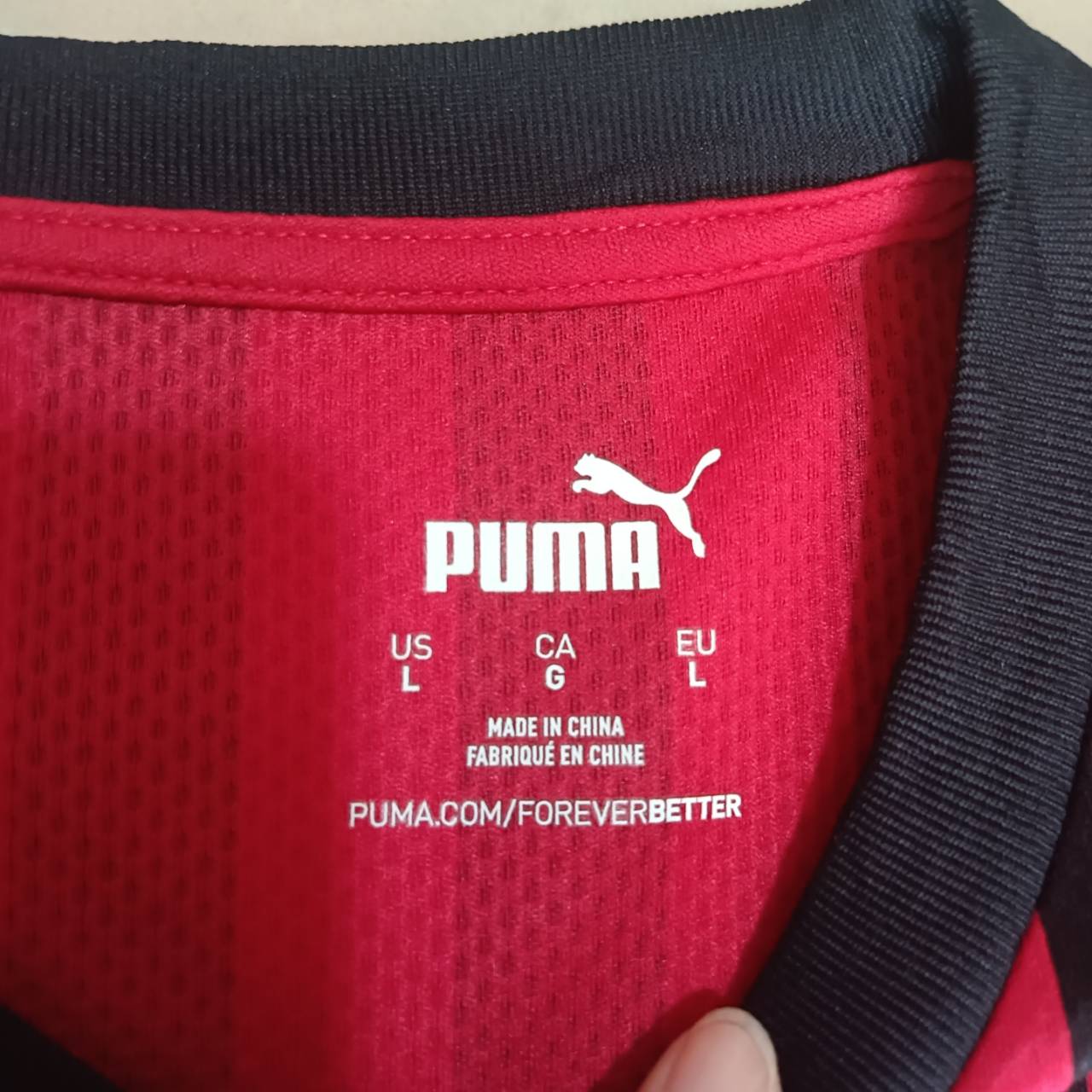 PUMA 2019/20 AC Milan Home jersey football Shirt size L red and black football shirt, second hand, very good condition