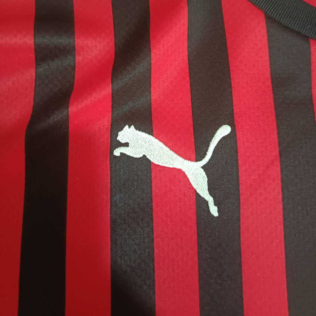 PUMA 2019/20 AC Milan Home jersey football Shirt size L red and black football shirt, second hand, very good condition