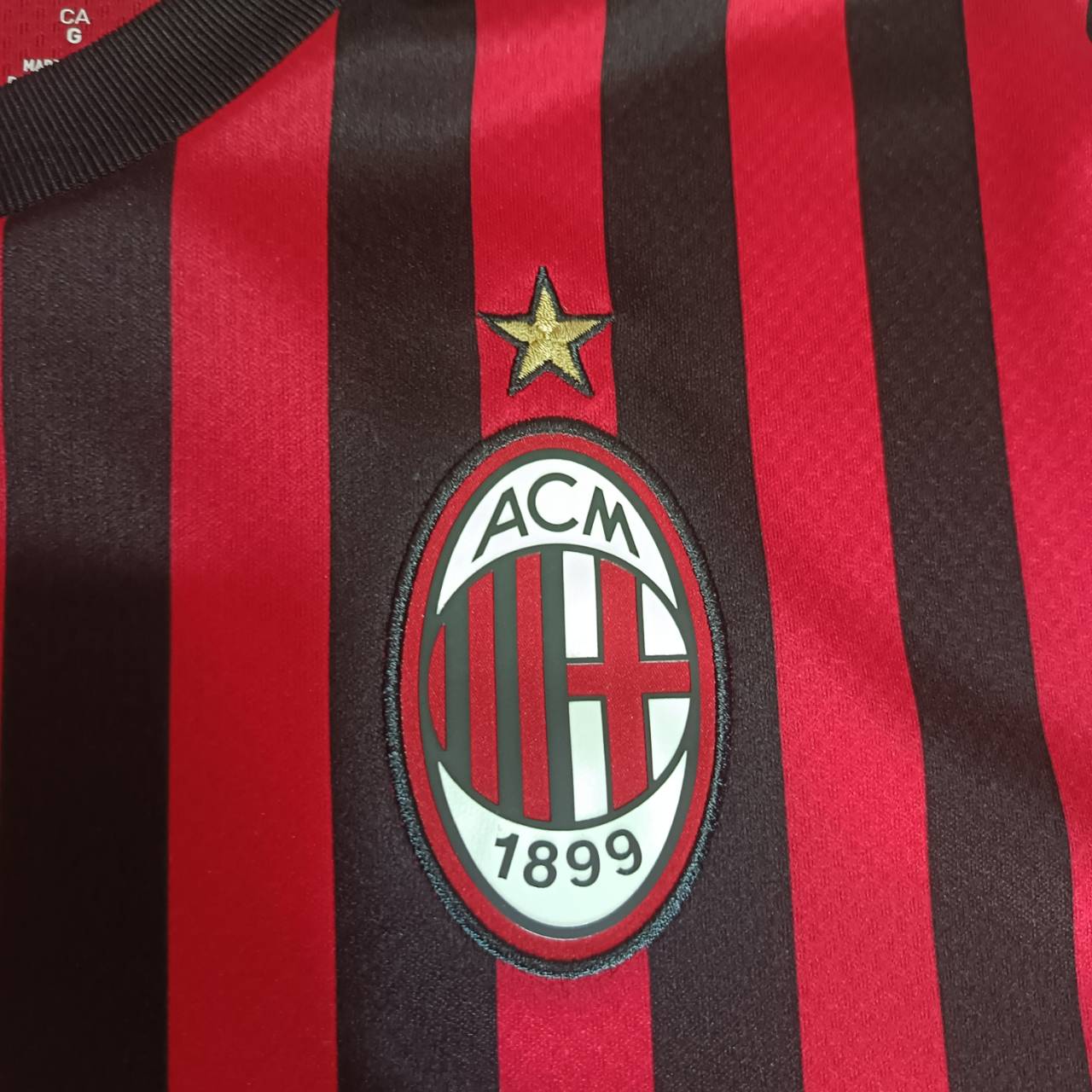 PUMA 2019/20 AC Milan Home jersey football Shirt size L red and black football shirt, second hand, very good condition