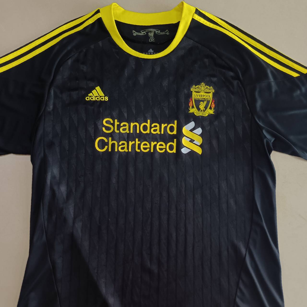 ADIDAS Liverpool 2010-11 SUAREZ#7 JERSEY football Shirt SIZE XL white second hand, has flaws, last picture