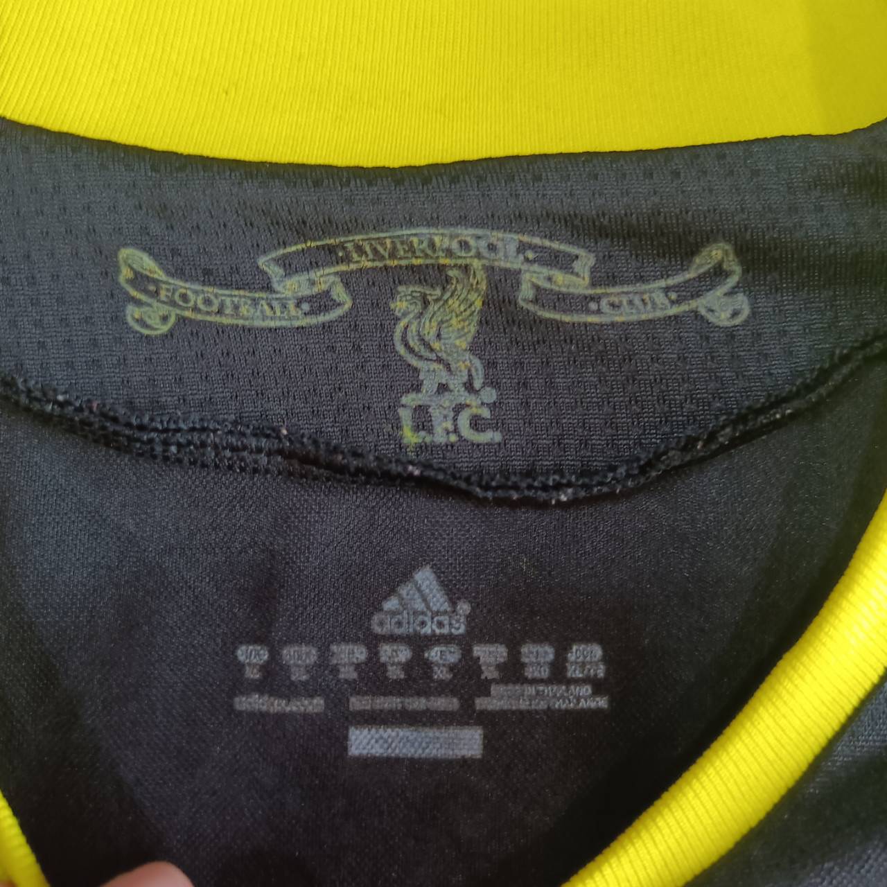 ADIDAS Liverpool 2010-11 SUAREZ#7 JERSEY football Shirt SIZE XL white second hand, has flaws, last picture