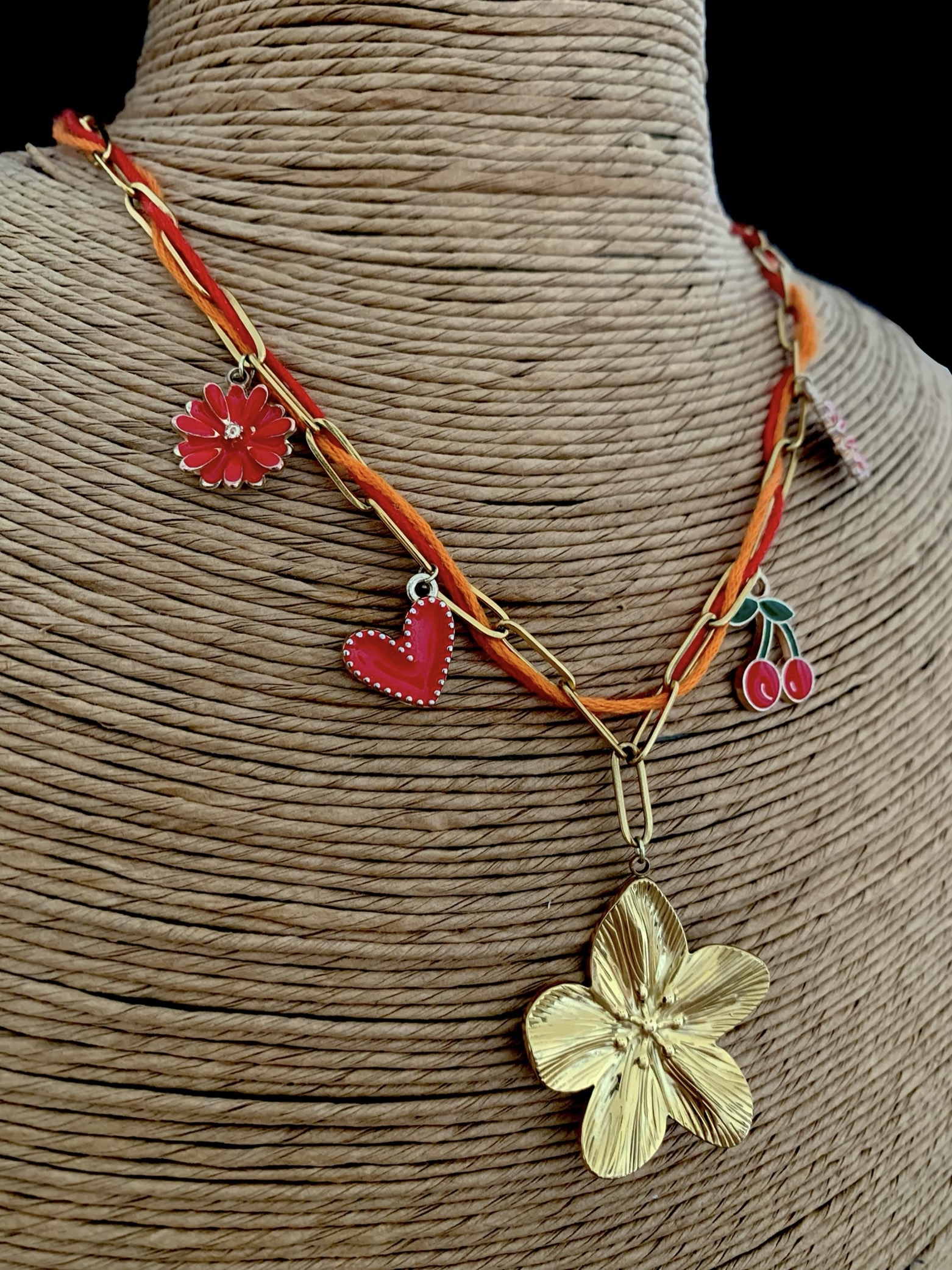 Collier avec pendentifs