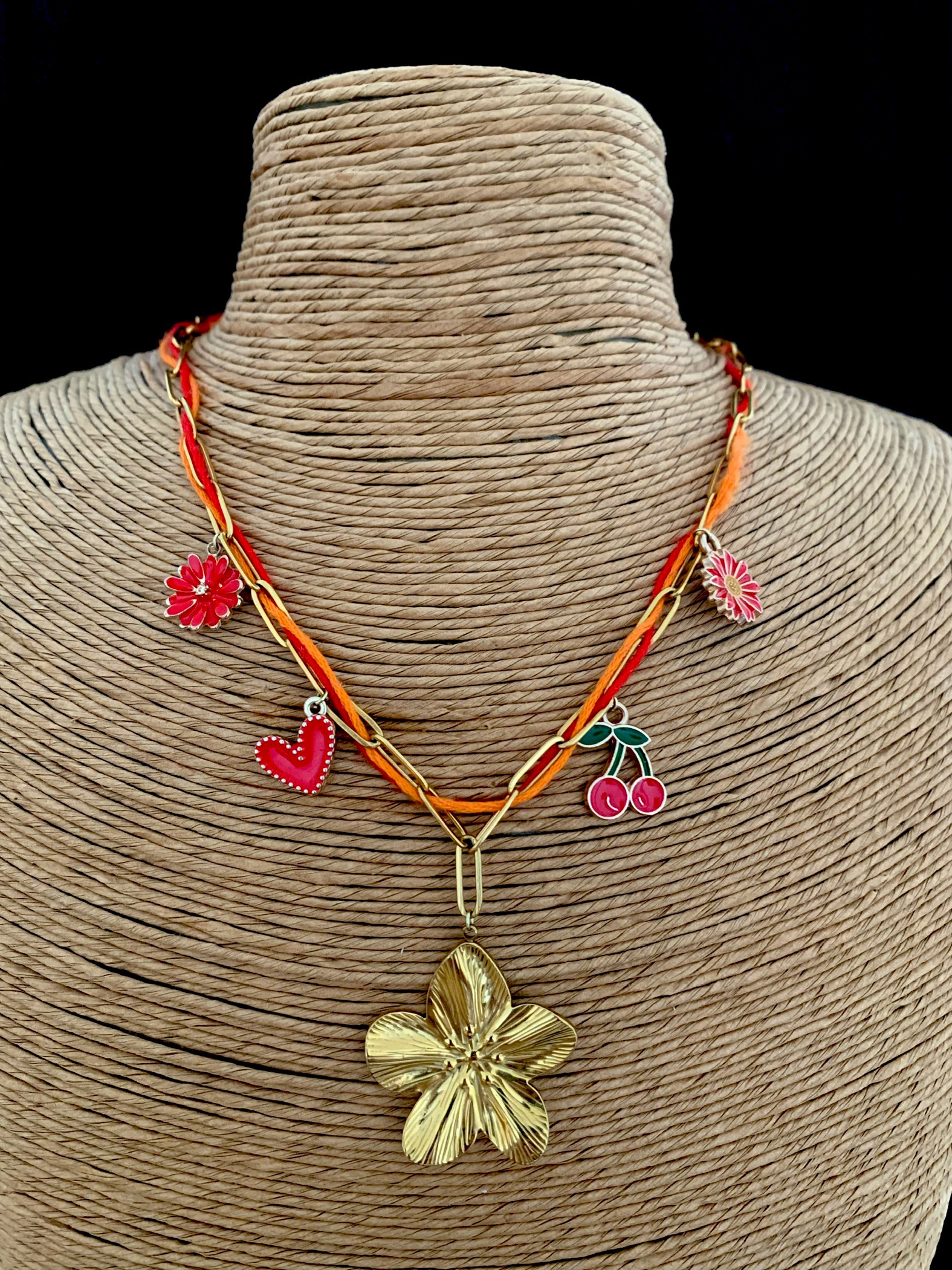 Collier avec pendentifs