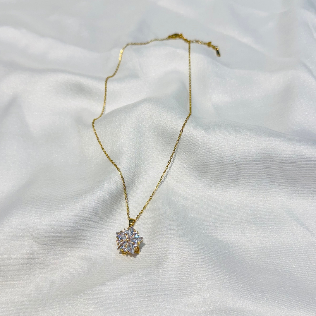 StarMist - Gold-Plated Rotating Diamond-Shaped Pendant Necklace Jewelry for Women
