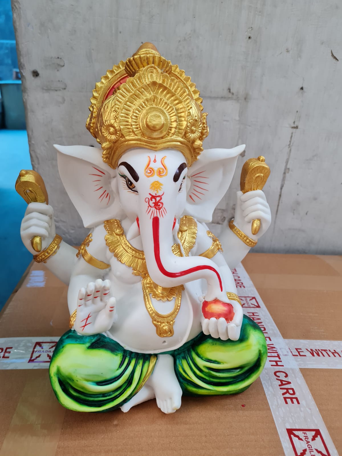 Raja Ganesha Size:-12 Inches