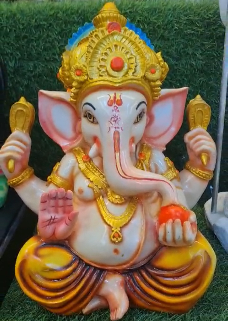 Raja Ganesha Size:-12 Inches