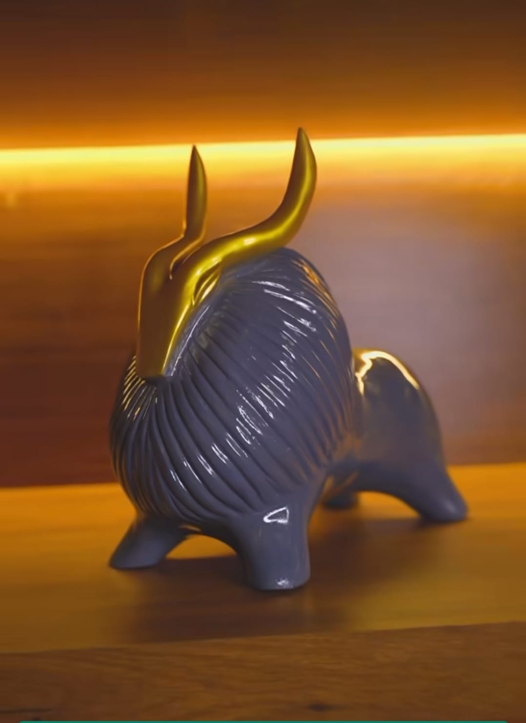 Charging bull Size:-12 Inches