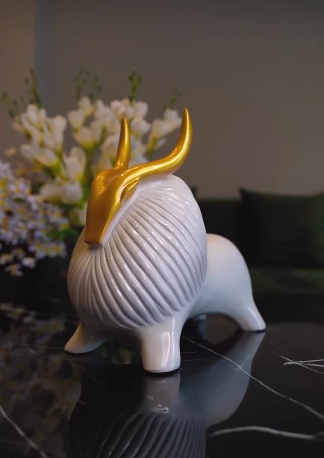 Charging bull Size:-12 Inches
