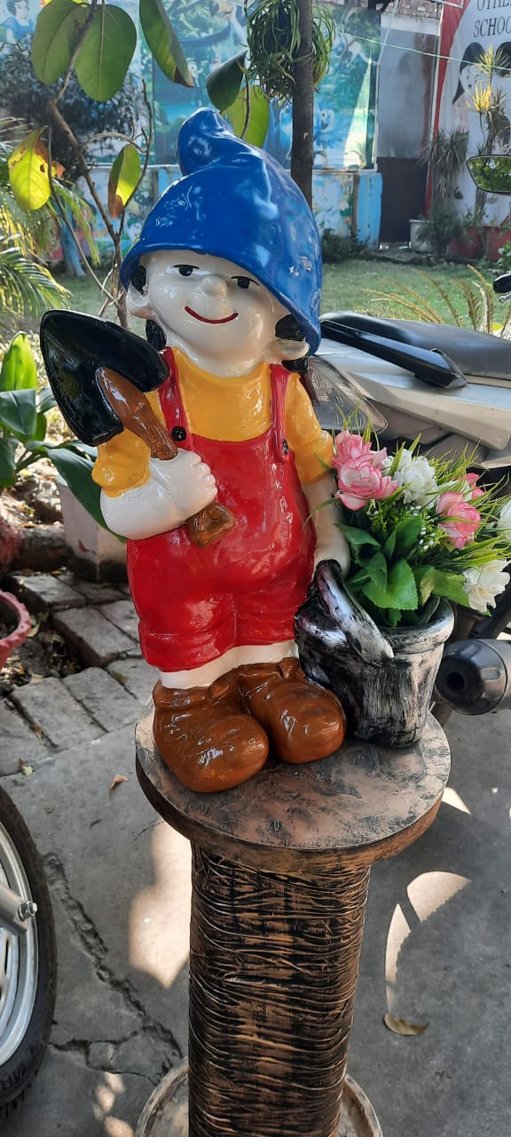 Hammer Boy Planter Size:-18 Inches