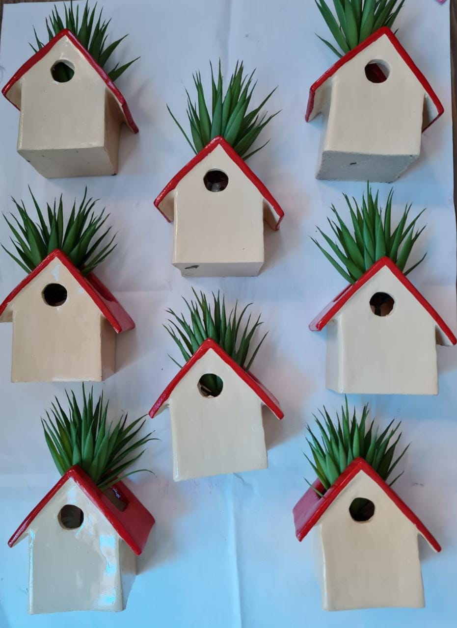 Small Hut planters Set of 8 pcs Size:-4 to 5 inch