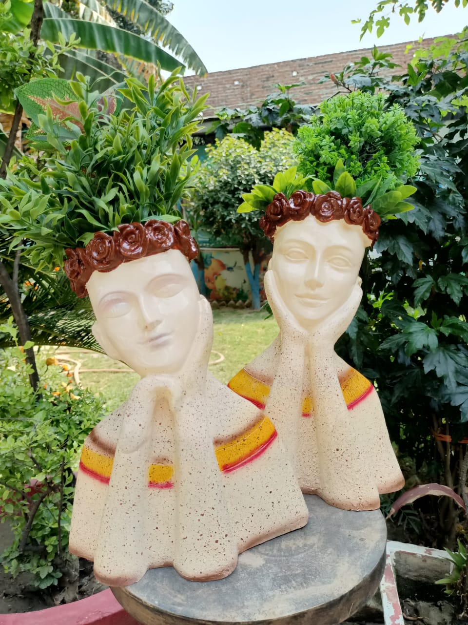 2 Face Planters Size- 13 & 11 Inches