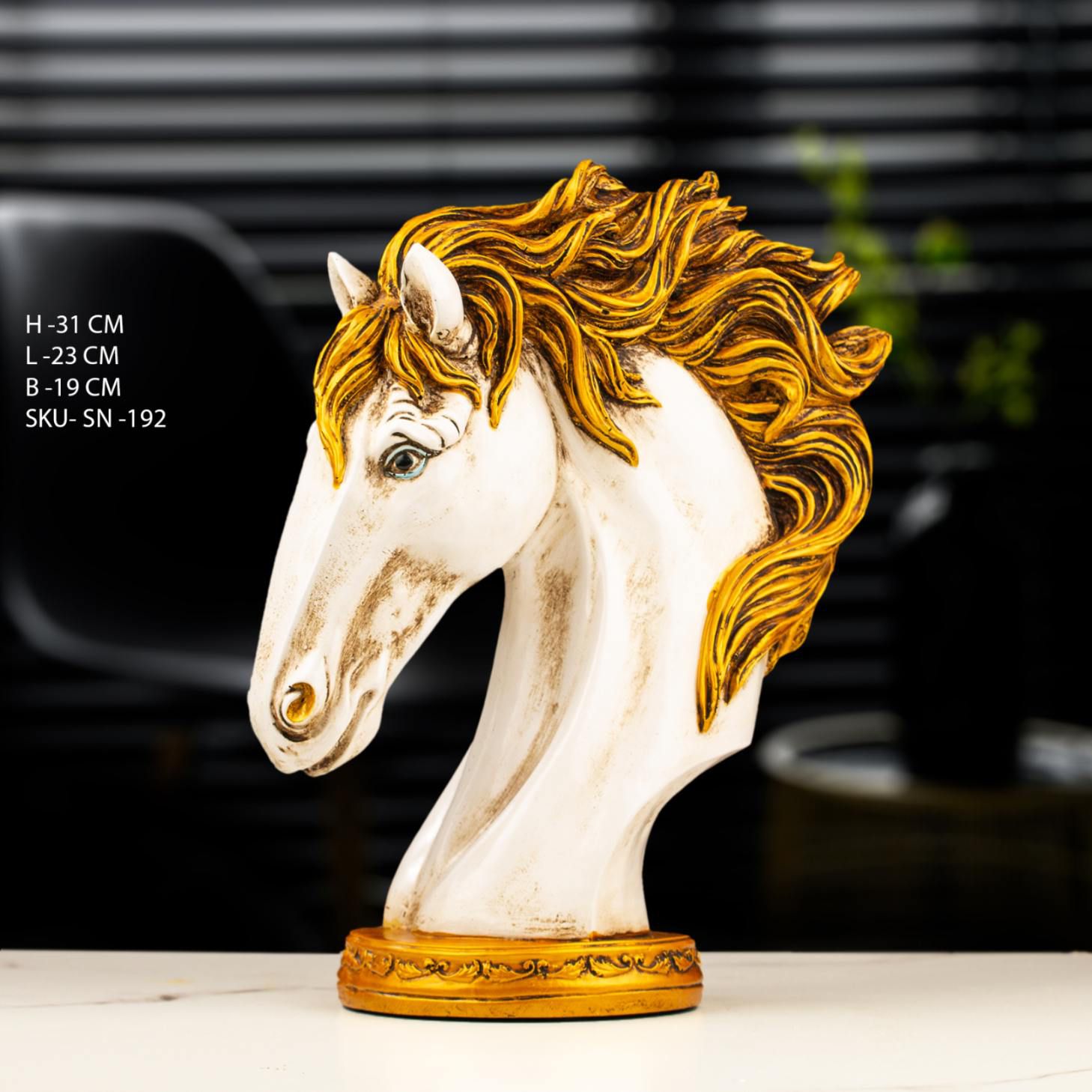 Elegant Horse Head Sculpture 