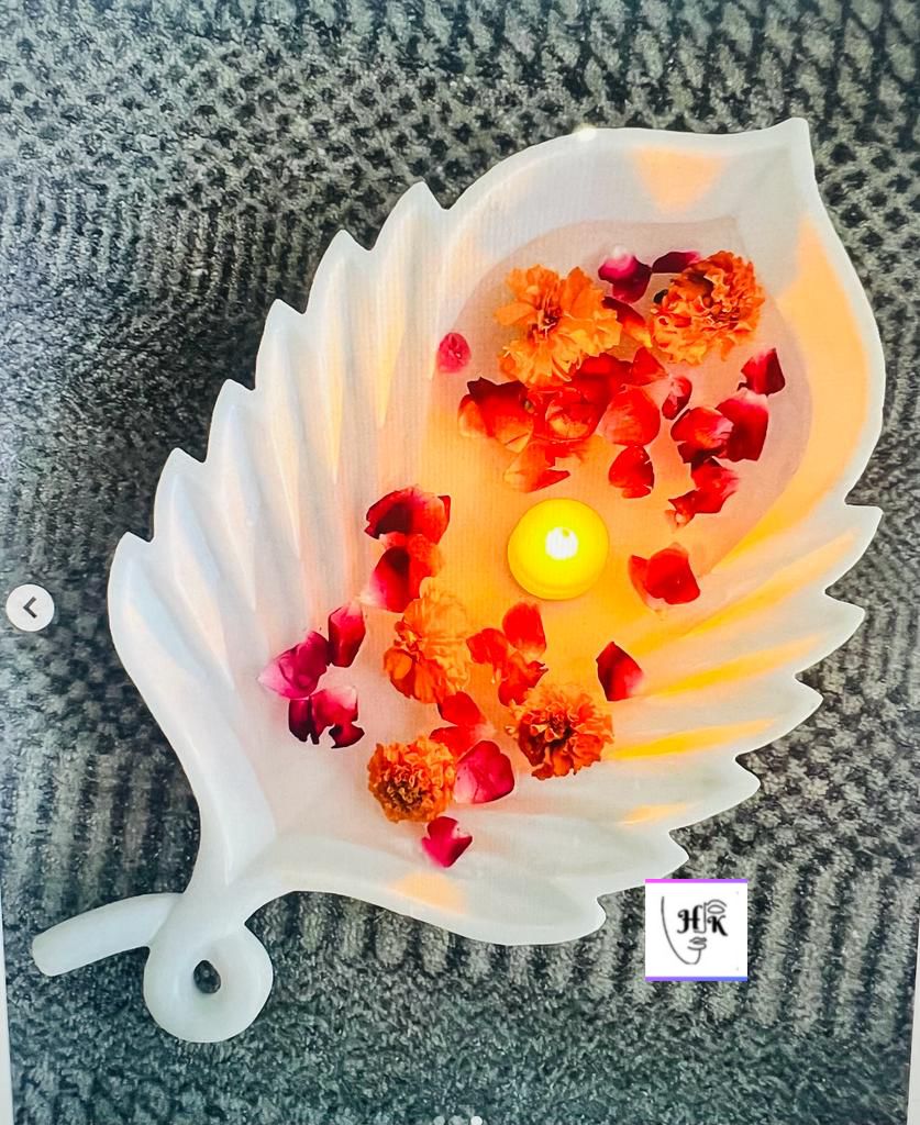 Decorative Leaf-Shaped Platter