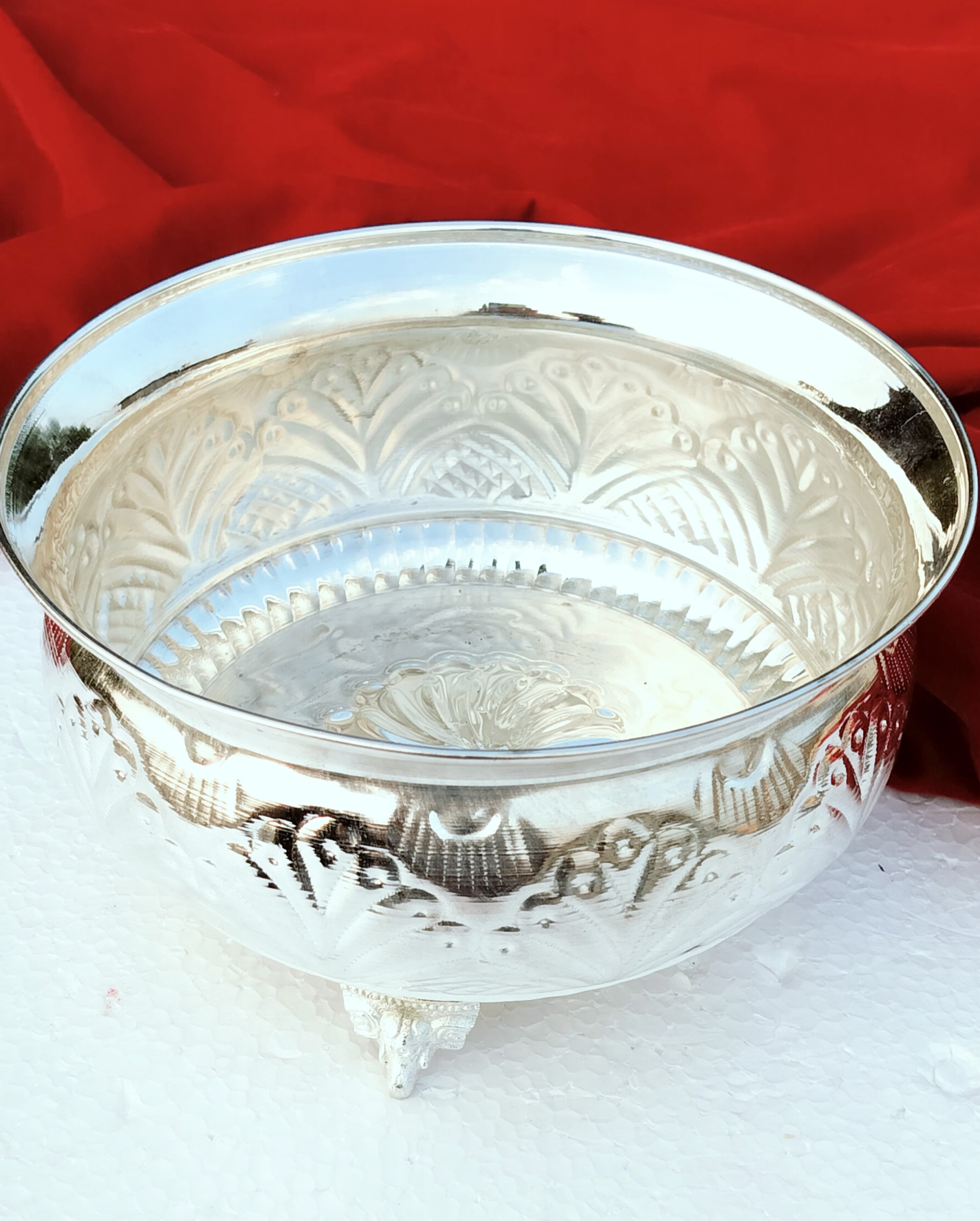 German silver antique big size bowl / urli / Prasadam bowl with stand