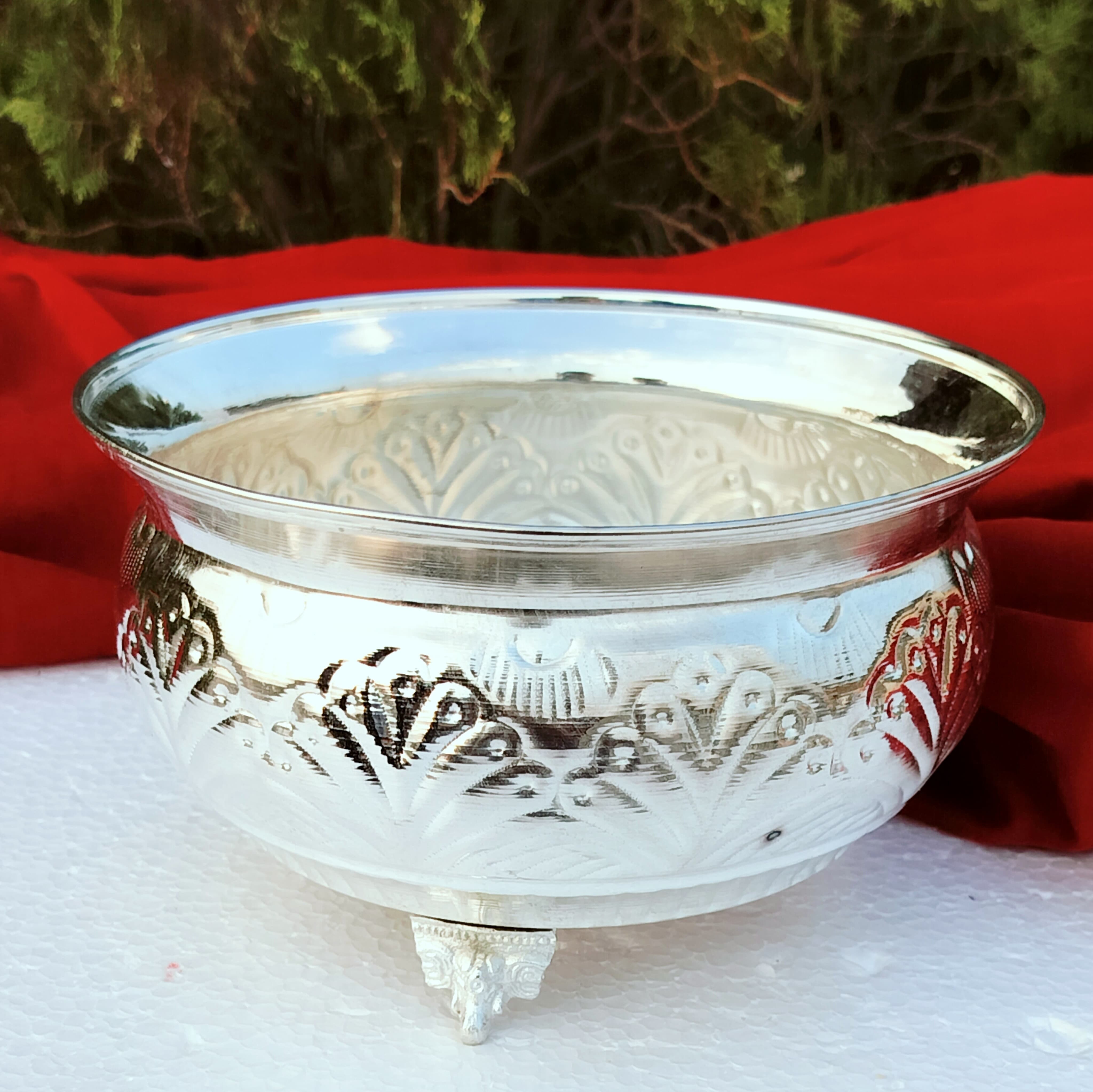 German silver antique big size bowl / urli / Prasadam bowl with stand