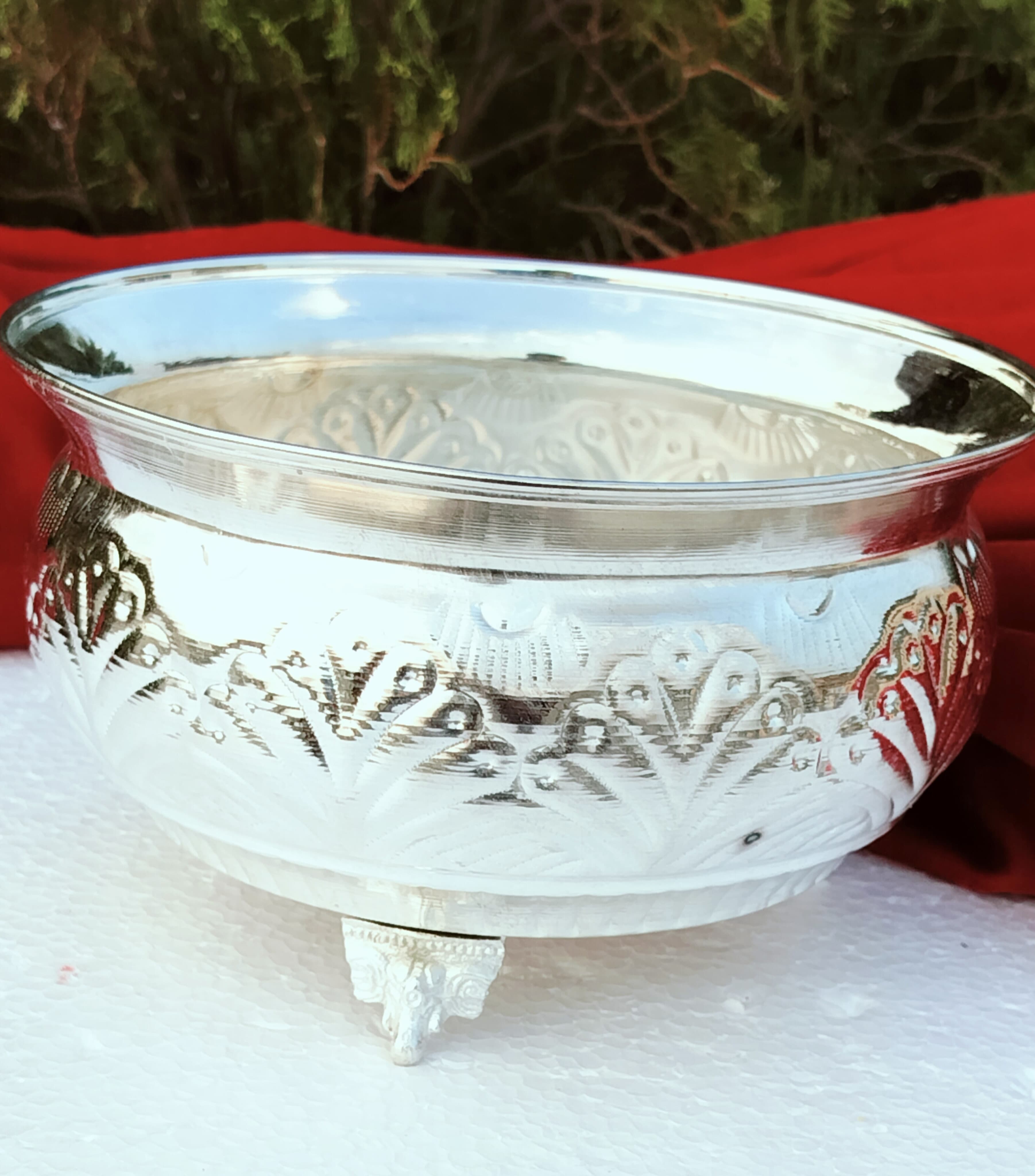 German silver antique big size bowl / urli / Prasadam bowl with stand