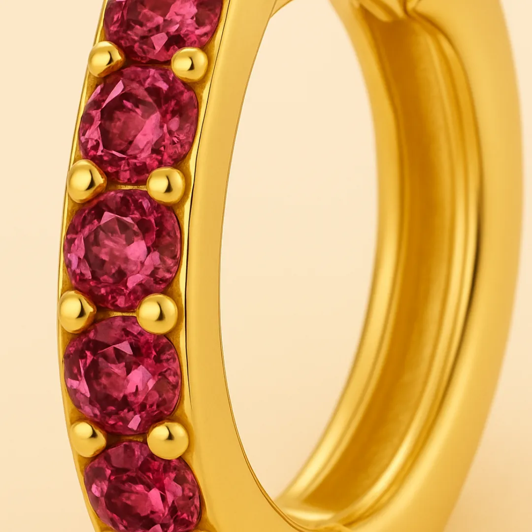 Boucles d’oreilles créoles BURN ME – Plaqué or 18K, Zircone rubis, Argent 925