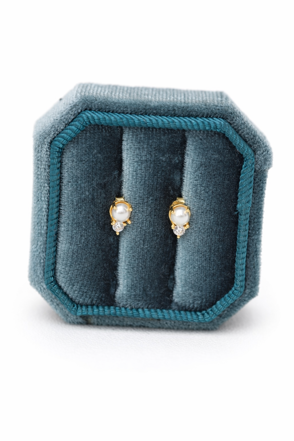 Boucles d’oreilles NOSY SAKATIA en argent sterling 925 plaqué or 14K, perle lumineuse & zircone blanche scintillante | Maison Aureus