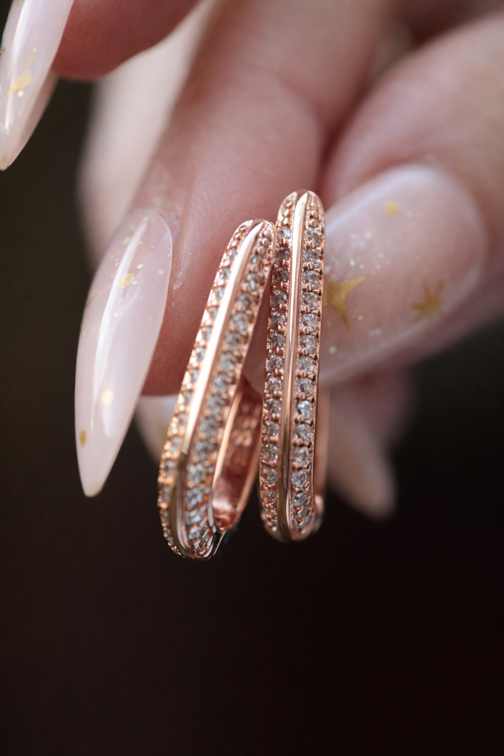 Boucles d’oreilles créoles PINK NUDE – Argent 925 & zircones scintillantes | Maison Aureus