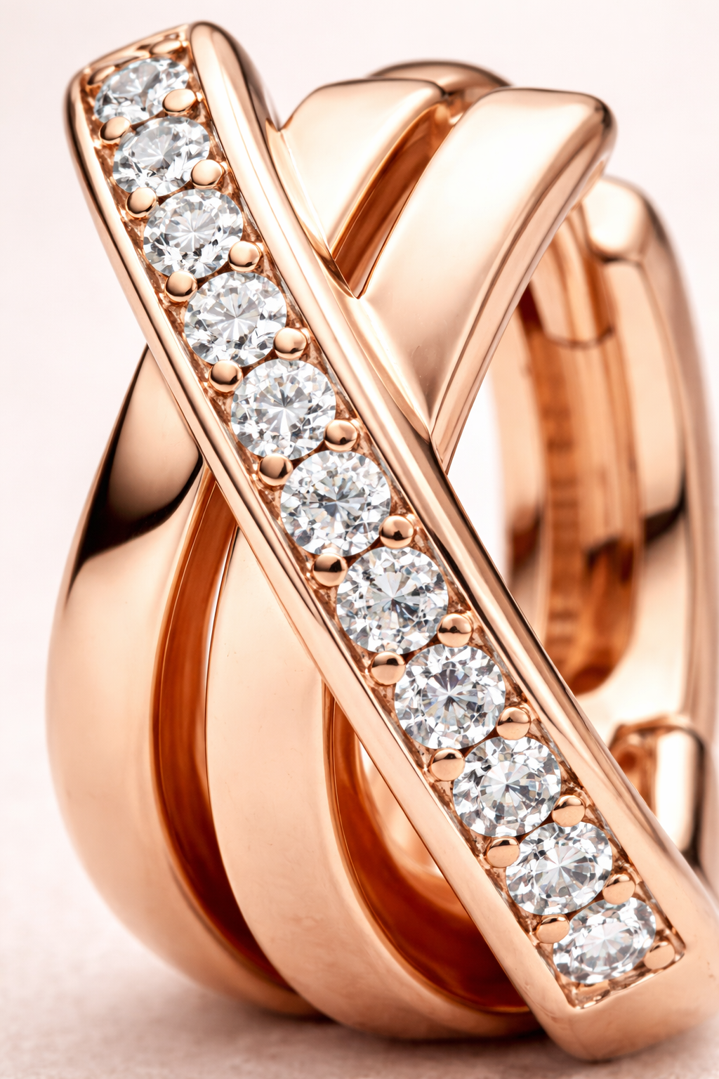 Boucles d’oreilles VELVET PINK – Créoles huggie en argent 925 plaqué or rose & pavage de zircons | Maison Aureus