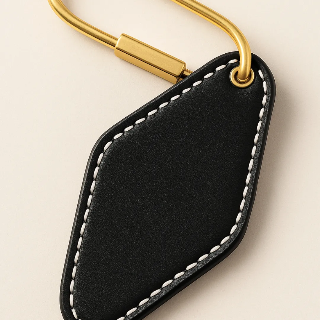 Porte-clés INITIAL – Cuir vegan vintage personnalisé & lettres dorées