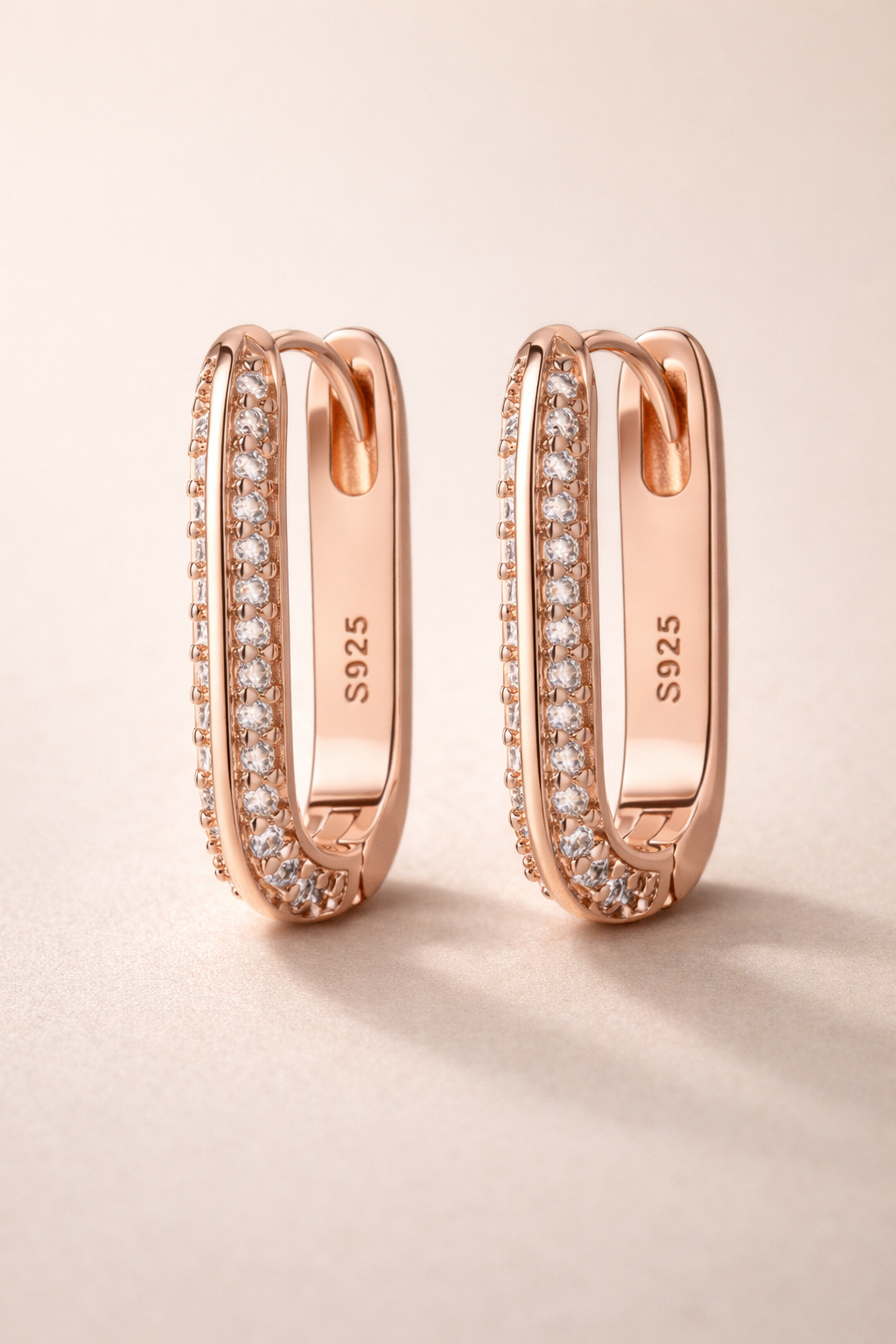 Boucles d’oreilles créoles PINK NUDE – Argent 925 & zircones scintillantes | Maison Aureus