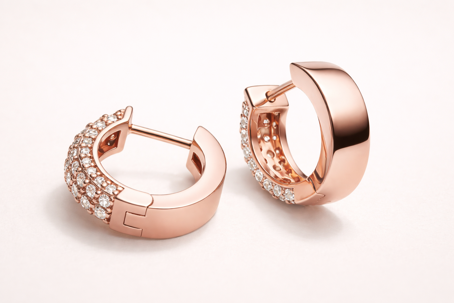 Boucles d’oreilles GOLDEN HOURS – Créoles scintillantes en argent 925 plaqué or rose & zircones lumineuses l Maison Aureus