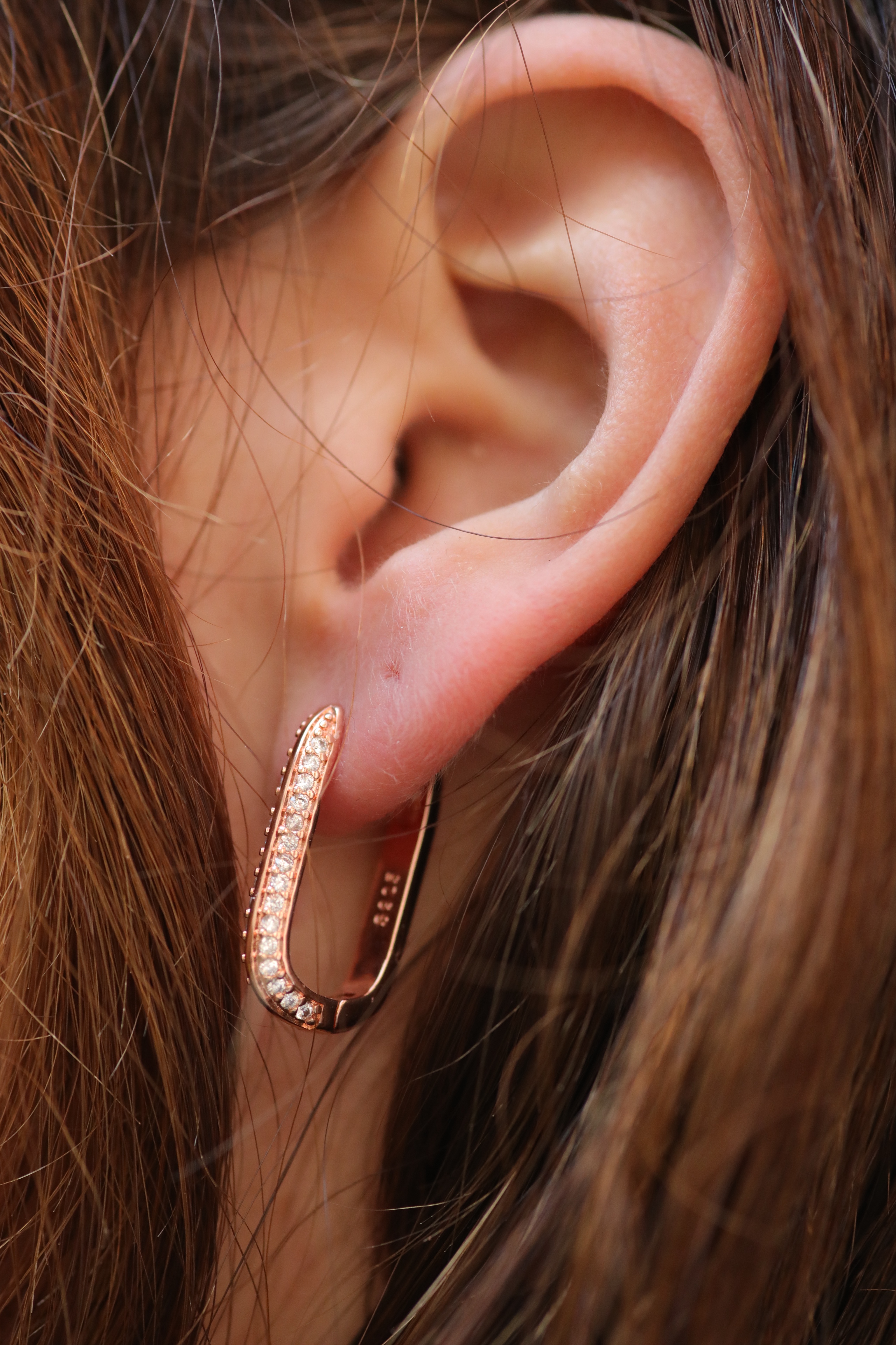 Boucles d’oreilles créoles PINK NUDE – Argent 925 & zircones scintillantes | Maison Aureus