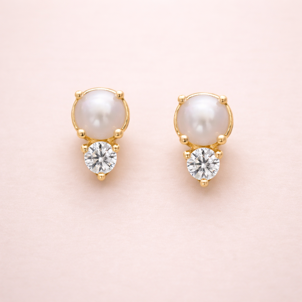 Boucles d’oreilles NOSY SAKATIA en argent sterling 925 plaqué or 14K, perle lumineuse & zircone blanche scintillante | Maison Aureus