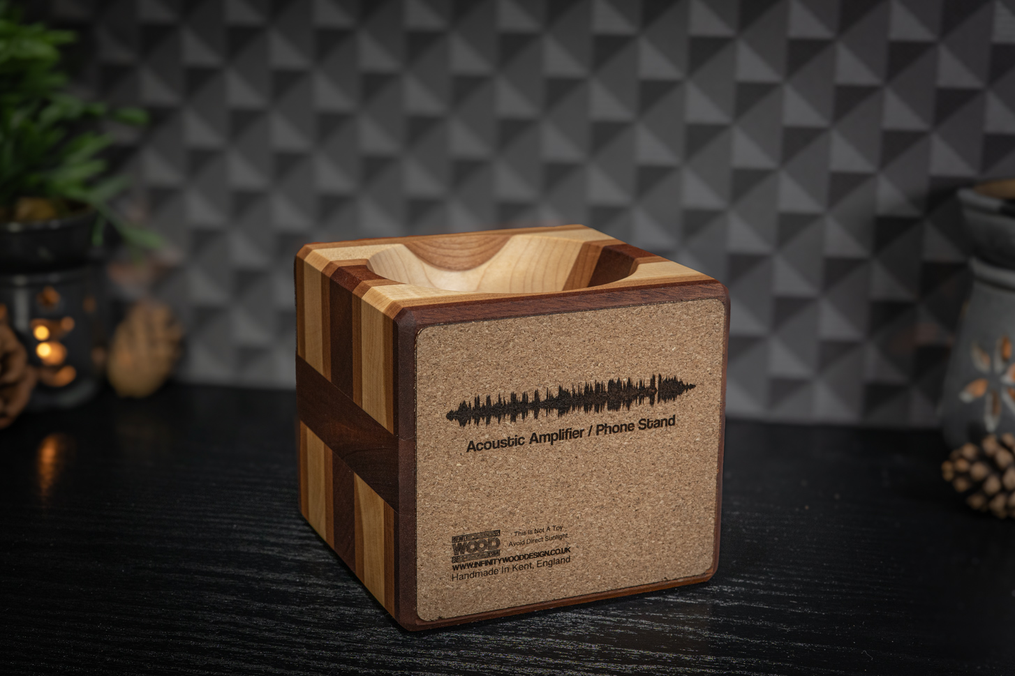 Cube Passive/ Acoustic Phone Holder