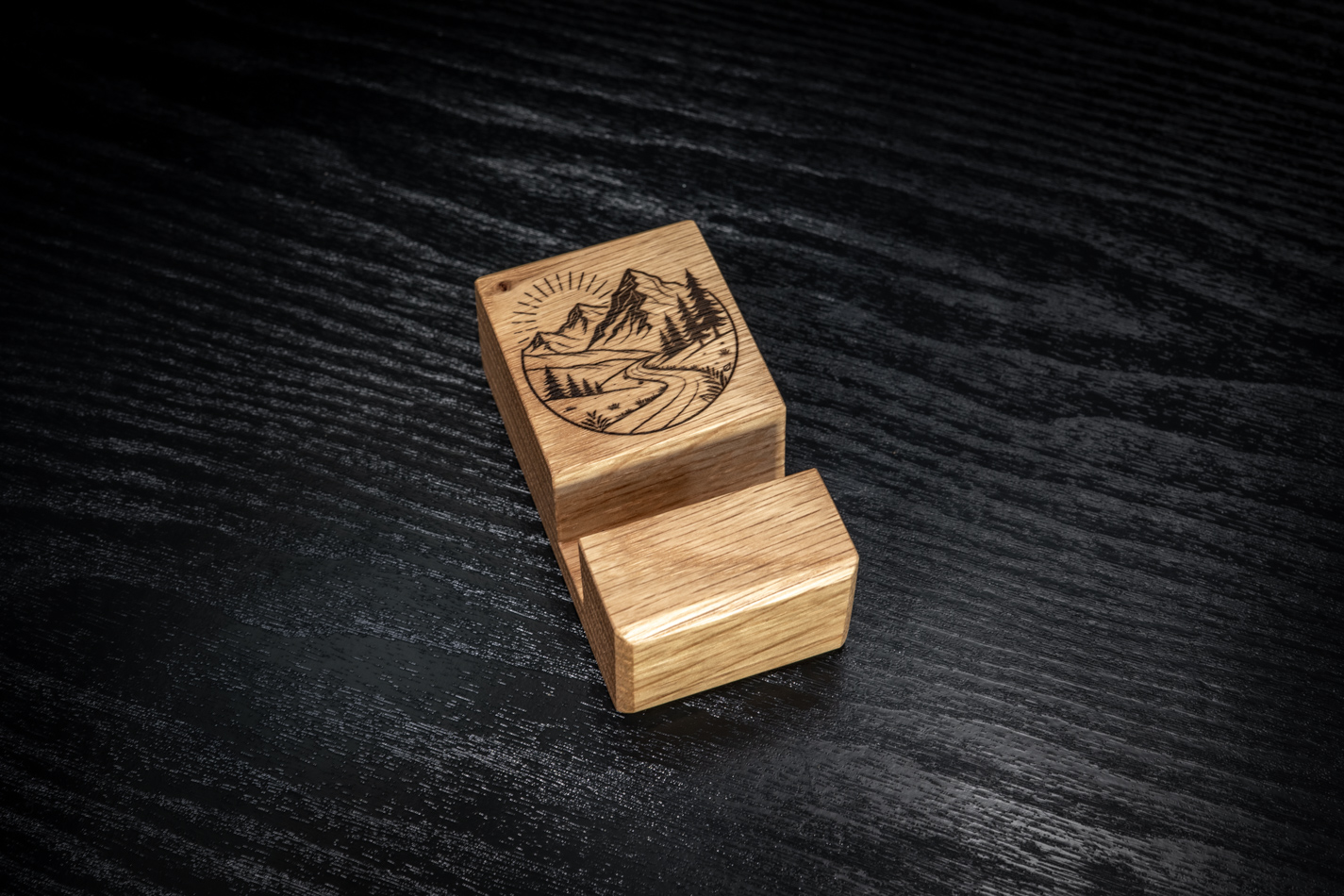 Nature Circle Engraved Oak Phone Stand