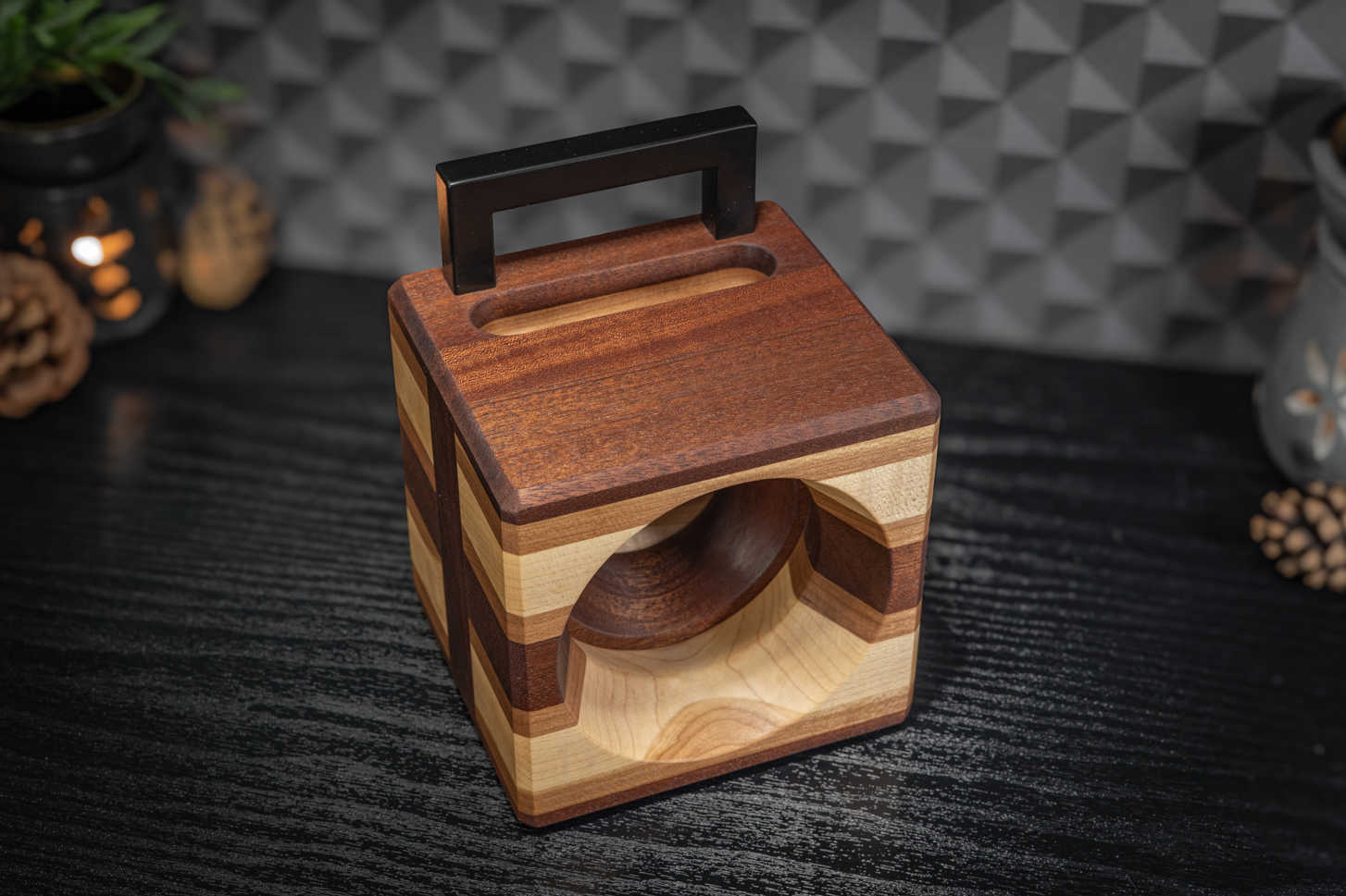 Cube Passive/ Acoustic Phone Holder
