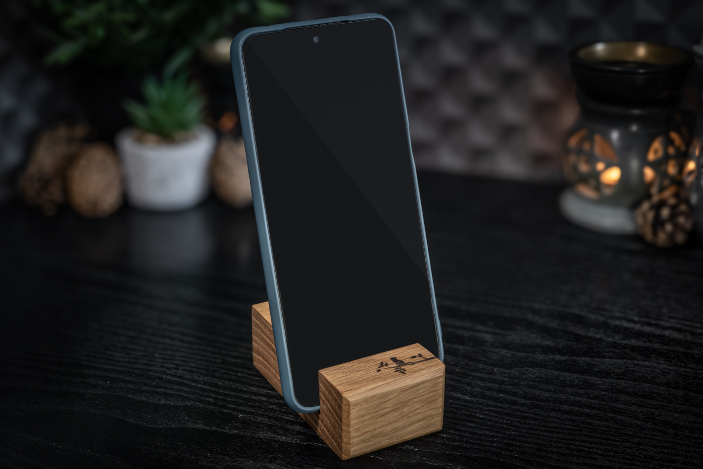 Cat Tree Engraved Oak Phone Stand