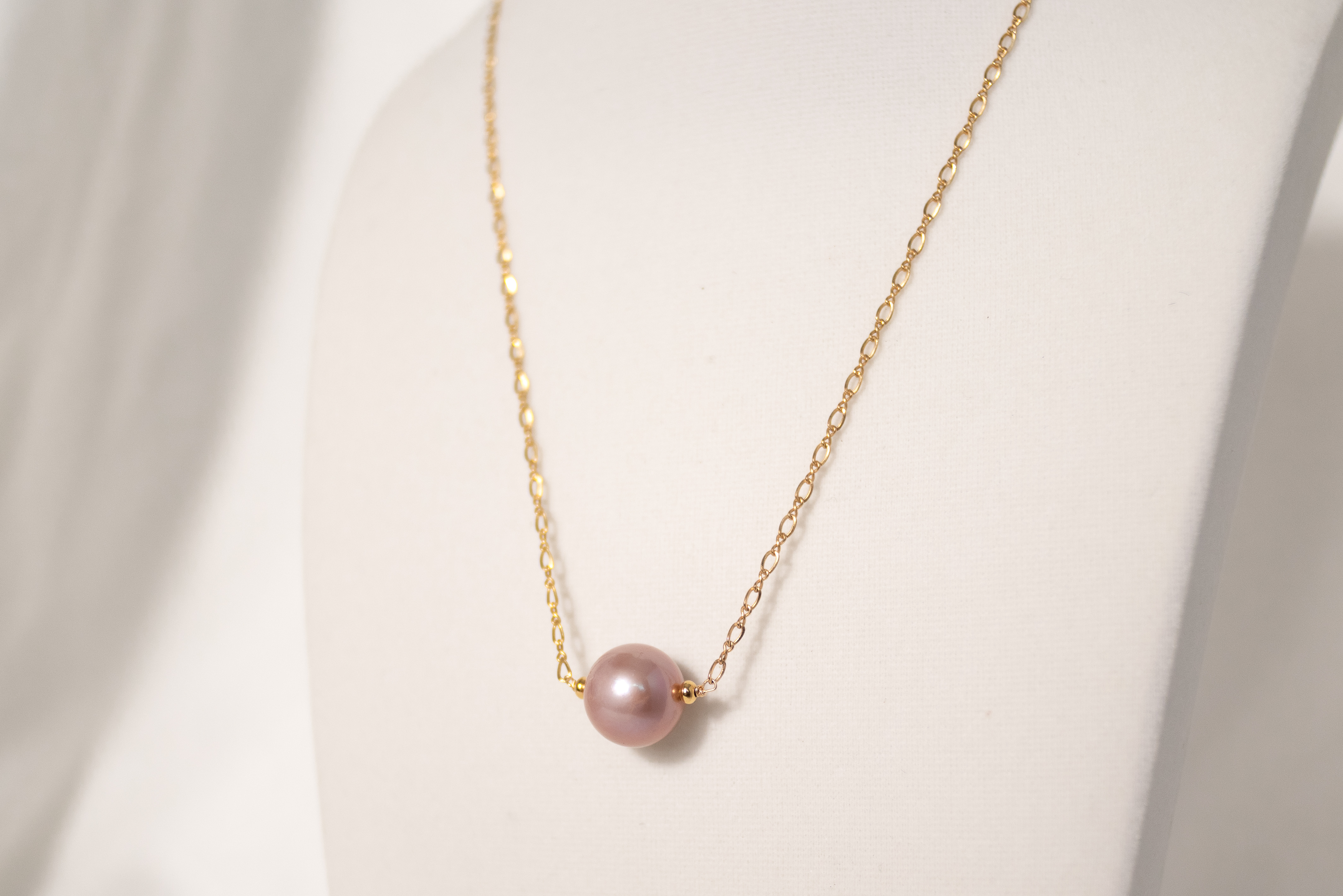 Beautiful 14K gold-filled chain with a single 10mm pink Edison pearl 