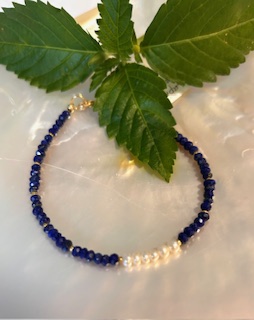 Deep blue Lapis Lazuli gem with fresh water pearl Bracelet