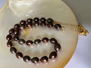 Bronze-brown radiant fresh water pearl necklace