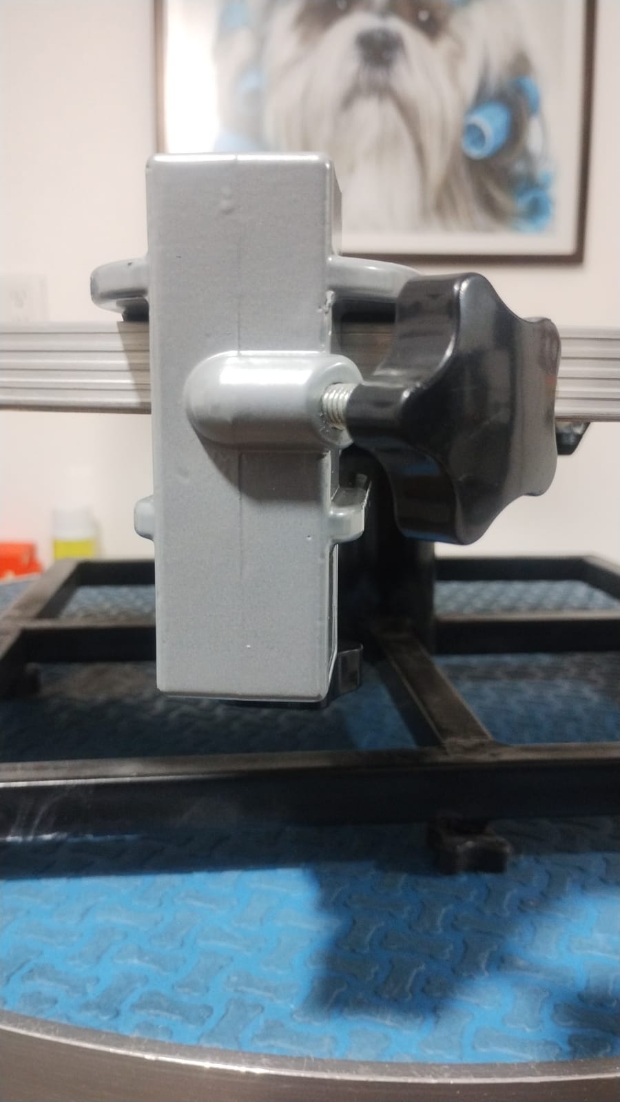 Abrazadera metálica ajustable