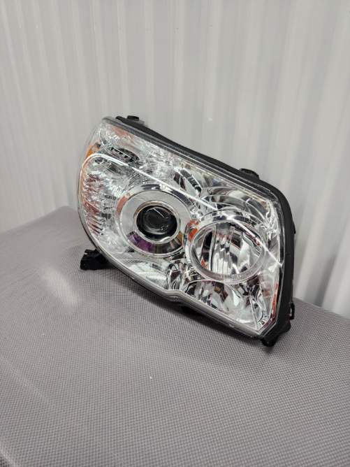 Toyota 4Runner RH Passenger Side Headlight 2006-2009