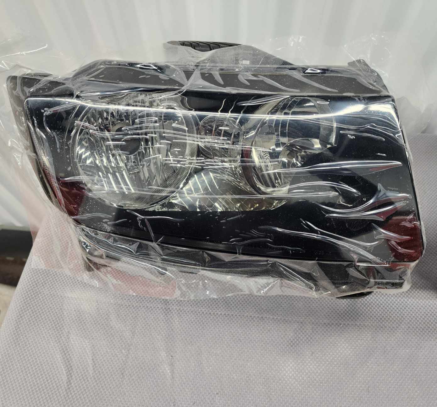 Jeep Grand Cherokee Halogen Headlight Set for 2011 - 2013