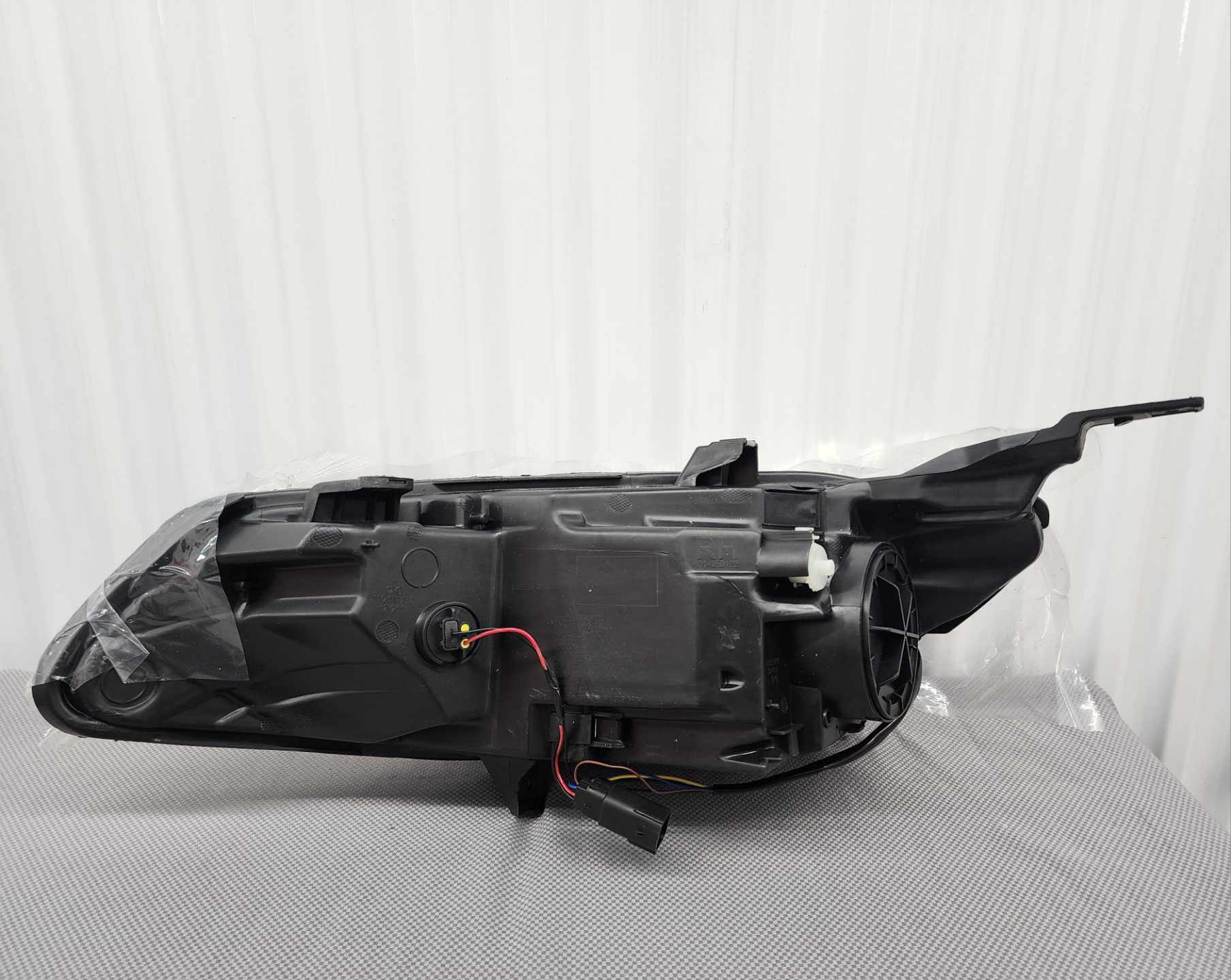 Chevy Malibu RH Headlight for 2016 - 2018