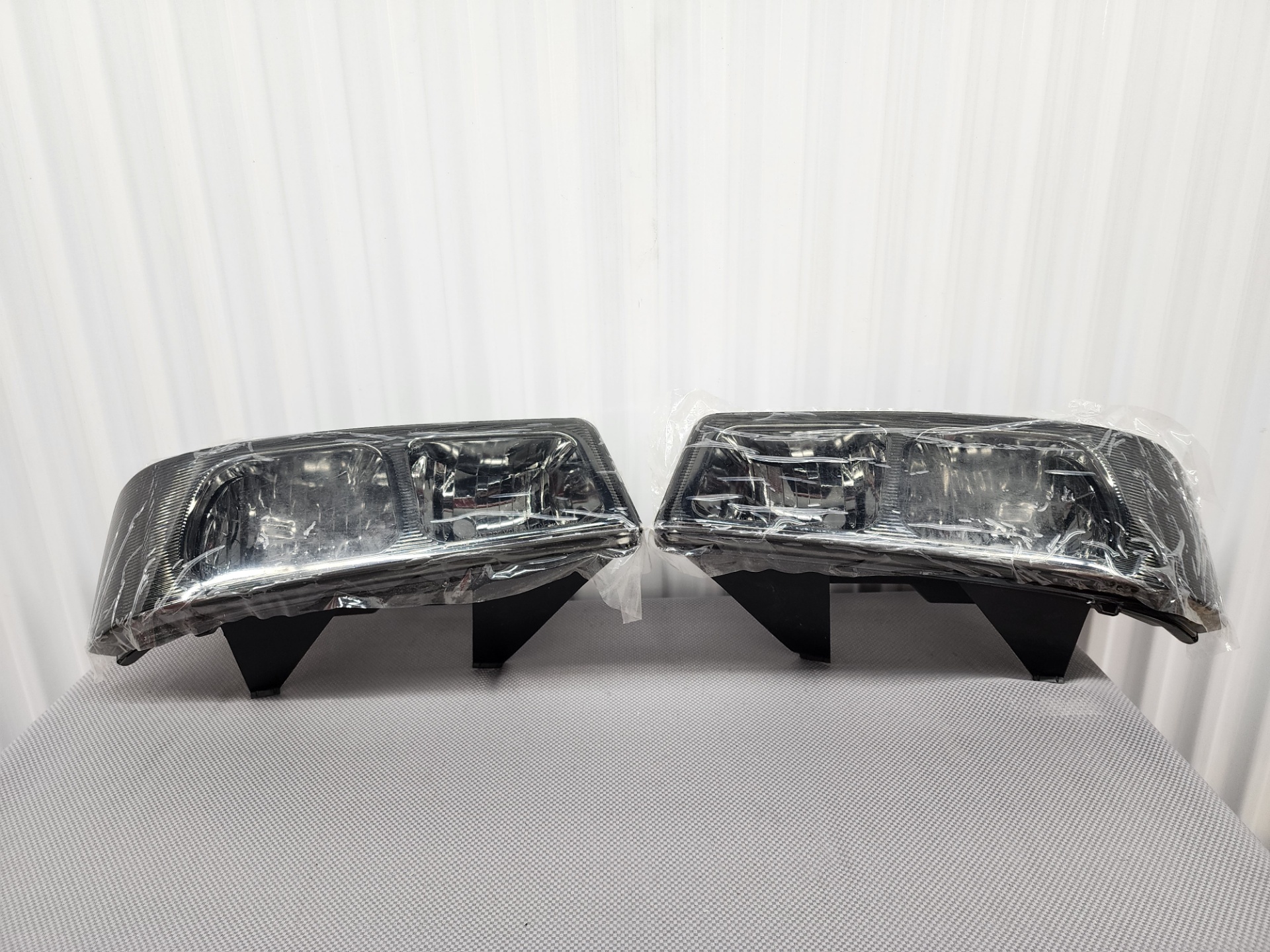 Chevy Express GMC Savannah Headlight Set